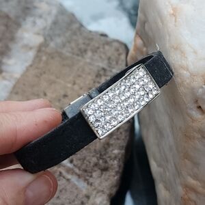 Pave Crystals Silver Bar Leather Black/Clicklac Magnetic Clasp Bracelet